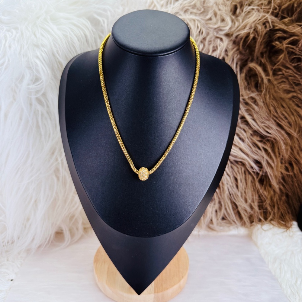 Elegant Goldtone Necklace with Crystal Accents - Picture 5 of 8